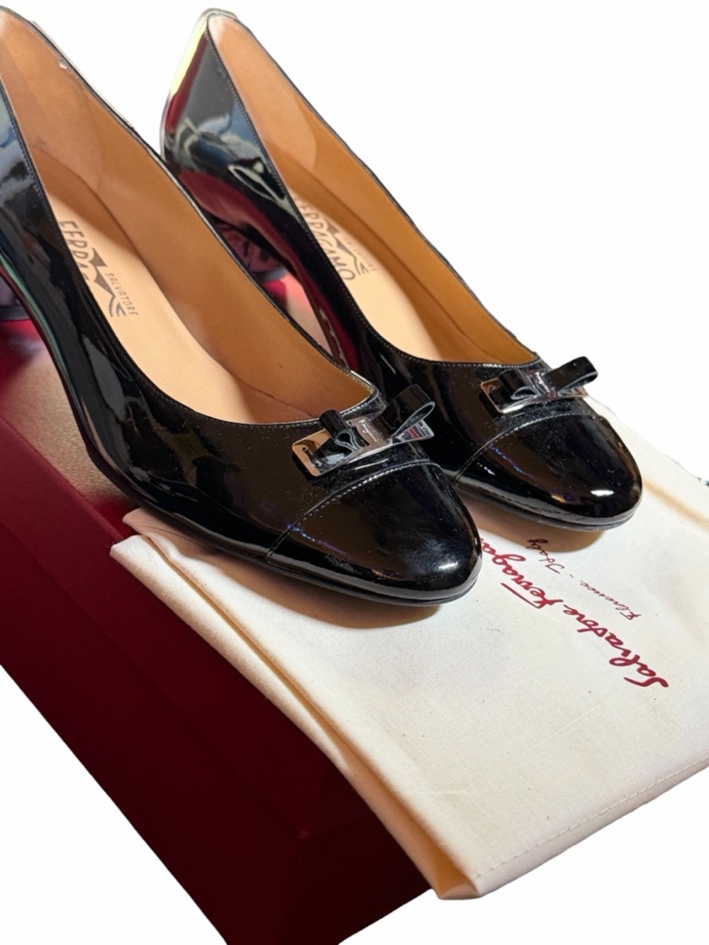 NIB Salvatore Ferragamo Black Patent Leather Vara Bow Pumps 9C - Picture 7 of 8